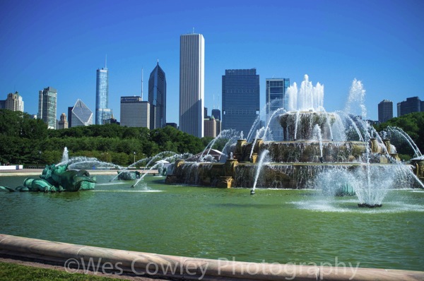 buckingham fountain and skyline.jpg Buckingham fountain and skyline