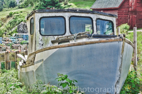 beached lobster boat.jpg Beached lobster boat