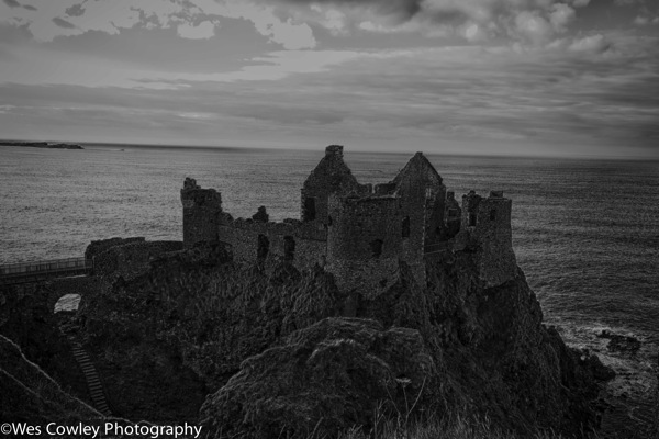 dunluce castle hdr bw.jpg Dunluce castle hdr bw