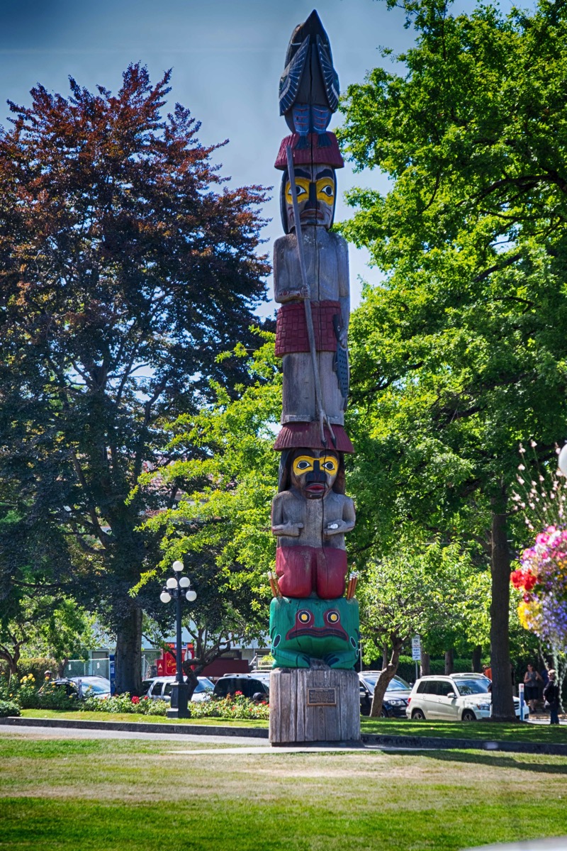 Victoria totem 1